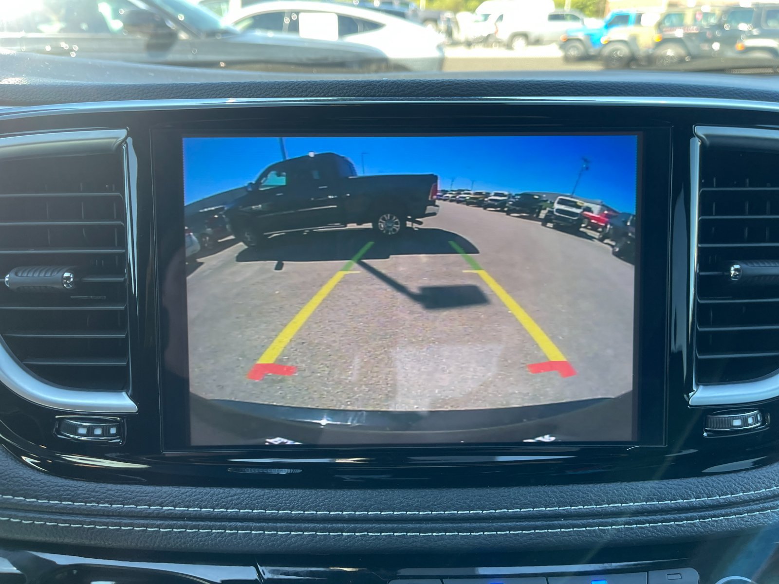 Used 2025 Chrysler Pacifica Limited FWD image 23