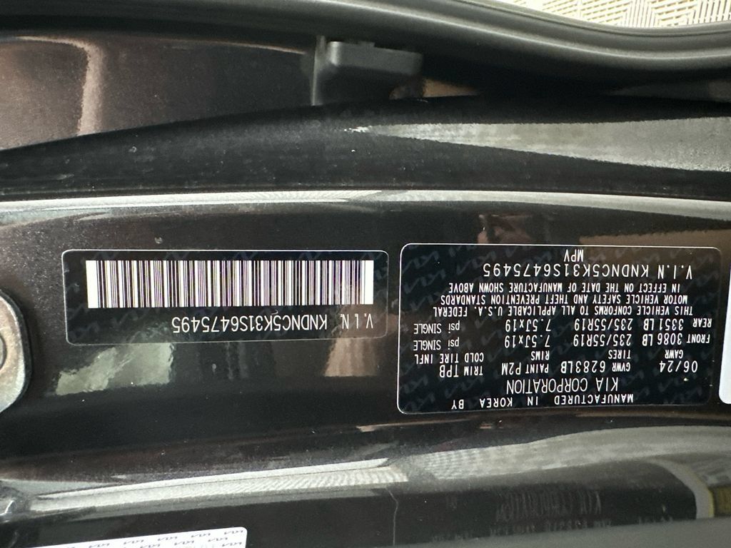 Used 2025 Kia Carnival EX FWD image 34