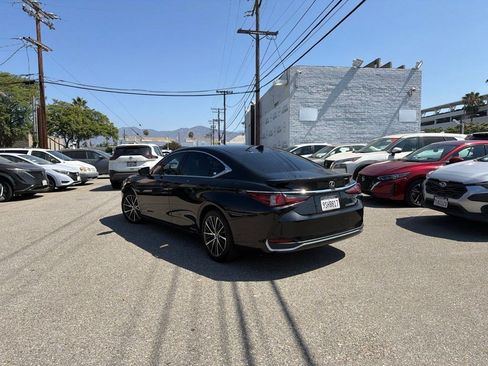 Used 2022 Lexus ES 300h w/ Premium Package FWD image 2