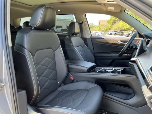 Used 2024 Volkswagen Atlas SE FWD image 25
