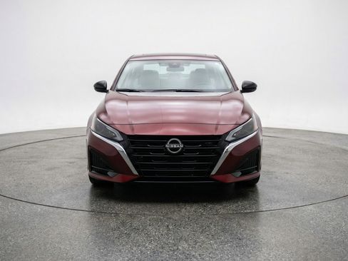 Used 2025 Nissan Altima 2.5 SV FWD image 2