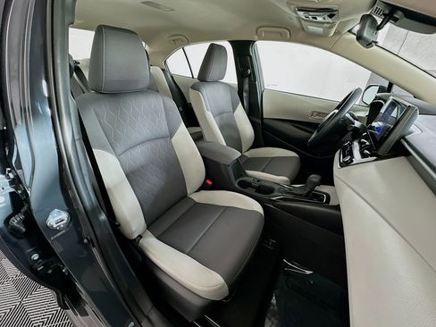 Used 2025 Toyota Corolla LE image 27