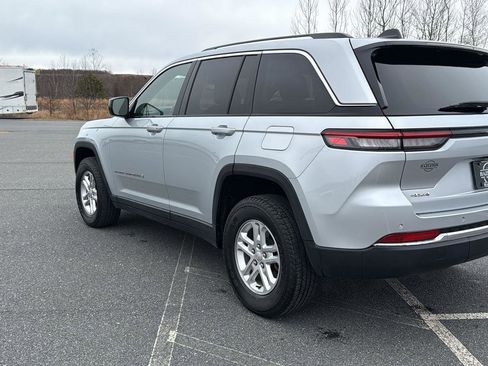 Used 2022 Jeep Grand Cherokee Laredo w/ Luxury Tech Group I image 9