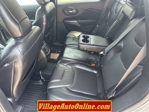 Used 2019 Jeep Cherokee Limited AWD/4WD image 33