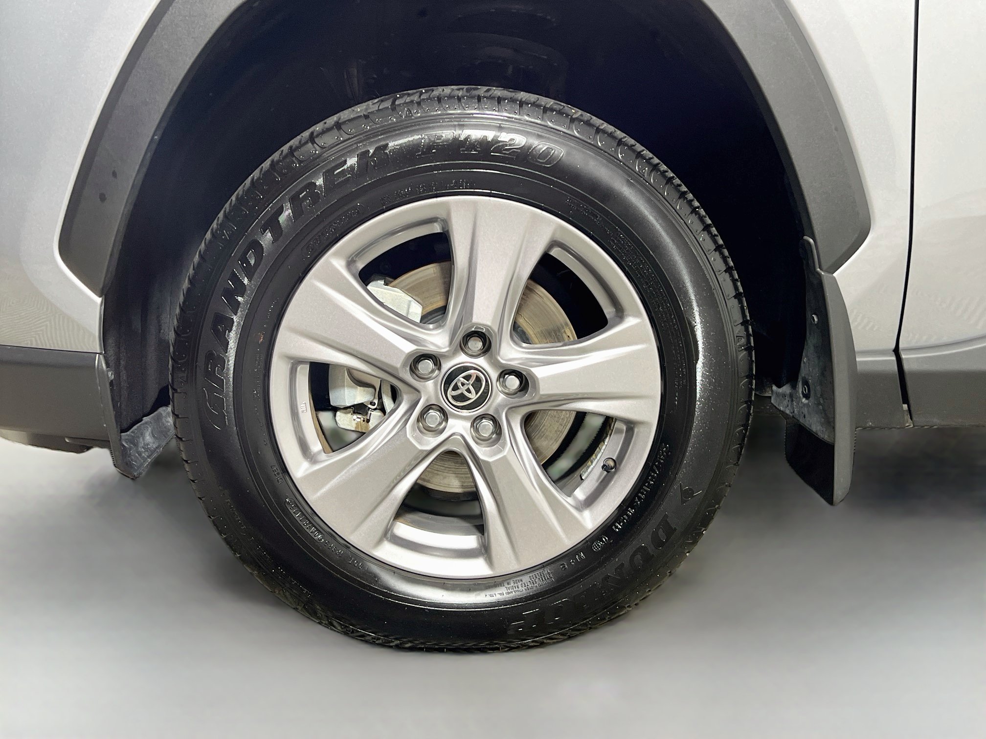 Used 2025 Toyota RAV4 XLE w/ Convenience Package FWD image 14