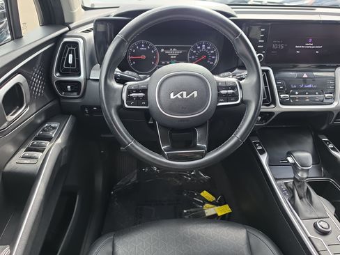 Certified 2022 Kia Sorento S w/ Panoramic Sunroof Package FWD image 13