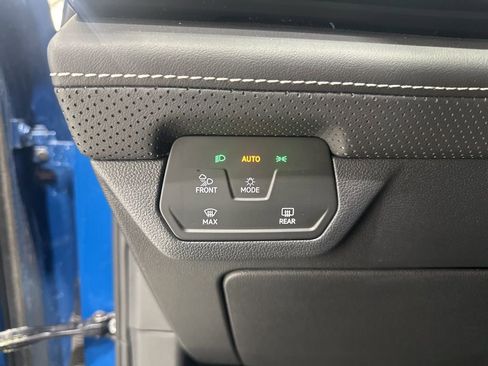 Used 2025 Volkswagen Atlas Cross Sport SE image 29