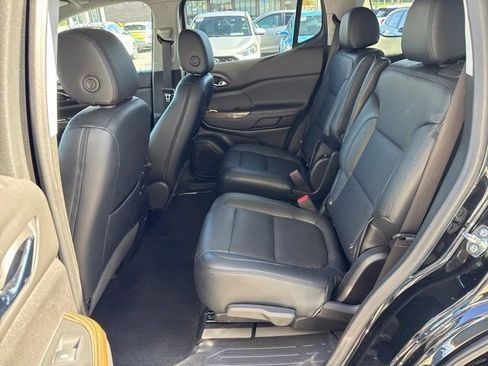 Used 2023 GMC Acadia SLE w/ Driver Convenience Package image 7