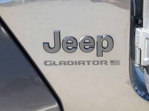 Used 2025 Jeep Gladiator Sport AWD/4WD image 23