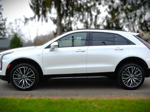 Used 2024 Cadillac XT4 Sport image 8