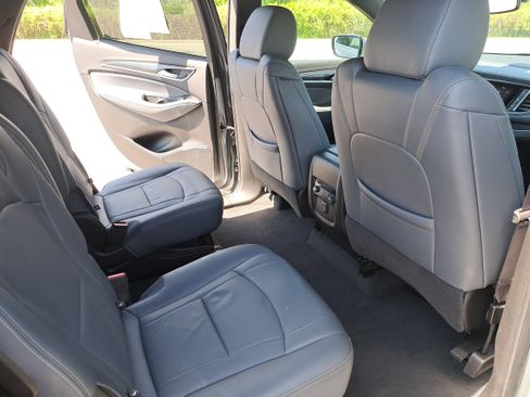 Used 2023 Buick Enclave Essence AWD/4WD image 11