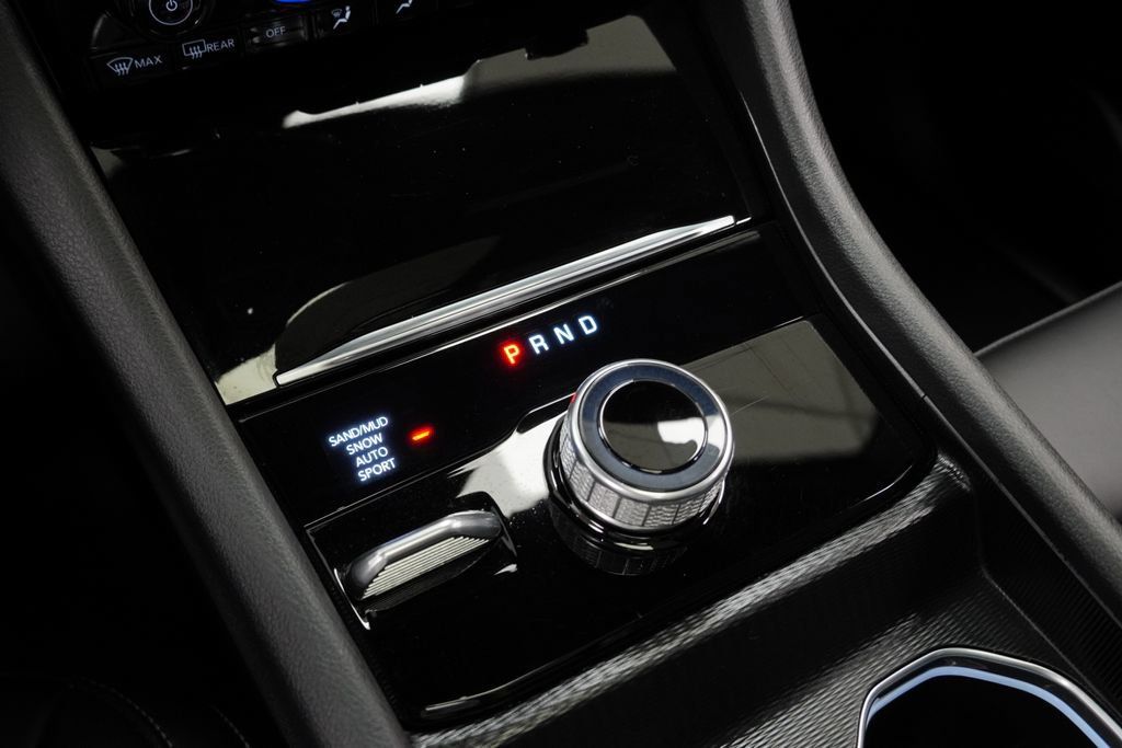Certified 2025 Jeep Grand Cherokee Limited AWD/4WD image 34