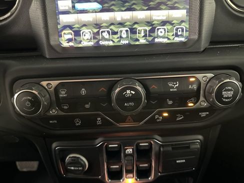 Used 2021 Jeep Wrangler Unlimited Sahara AWD/4WD image 45