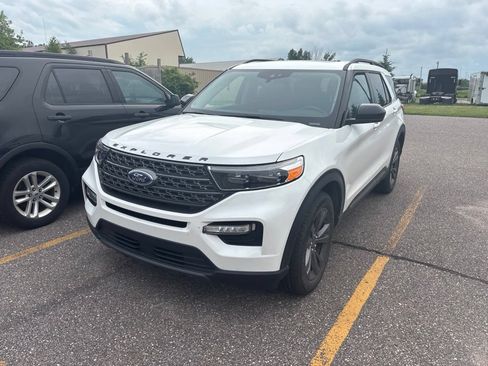 Used 2024 Ford Explorer XLT w/ Equipment Group 202A AWD/4WD image 1