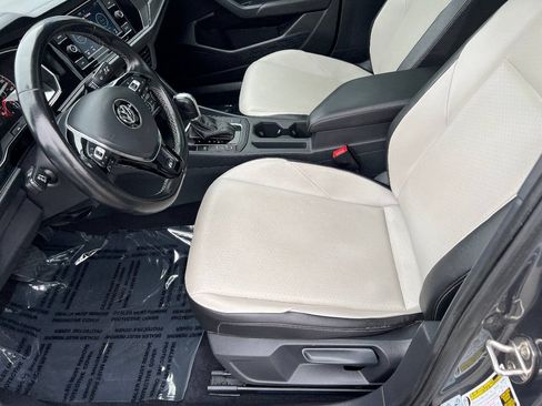 Used 2019 Volkswagen Jetta R-Line FWD image 19