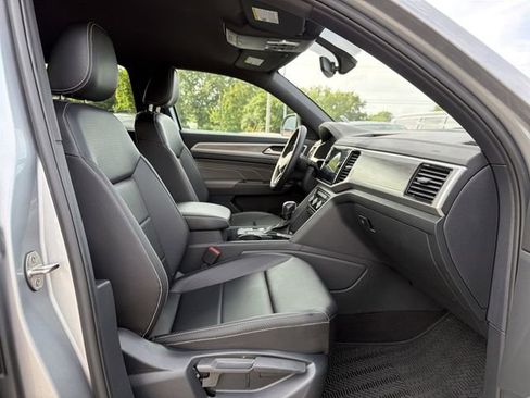 Used 2023 Volkswagen Atlas Cross Sport SE FWD image 18
