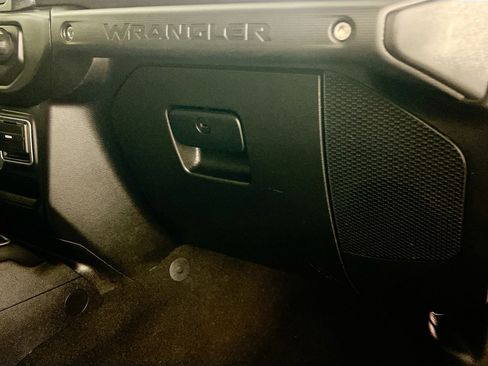 Used 2018 Jeep Wrangler Sport image 35