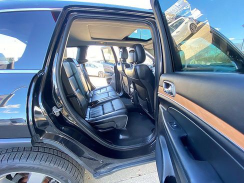 Used 2013 Jeep Grand Cherokee Overland image 22