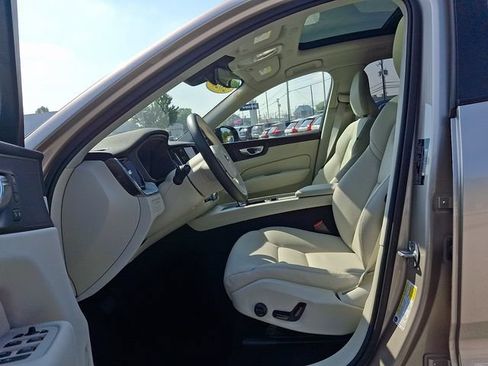 Certified 2025 Volvo XC60 T8 Plus w/ Protection Package Premier AWD/4WD image 14