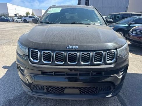 Used 2024 Jeep Compass Latitude AWD/4WD image 2