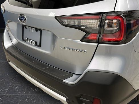 Used 2022 Subaru Outback Limited image 33