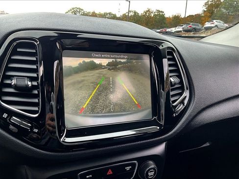 Used 2019 Jeep Compass Limited image 18