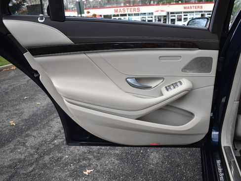 Used 2020 Mercedes-Benz S 560 4MATIC Sedan image 24