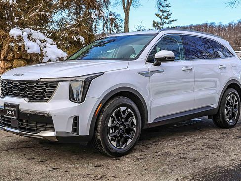 Certified 2025 Kia Sorento S image 3