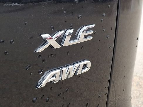 Certified 2022 Toyota Corolla Cross XLE w/ Convenience Package image 32