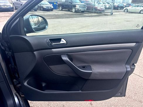 Used 2009 Volkswagen Jetta S image 16