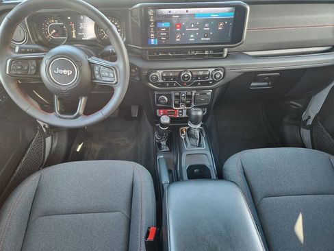Used 2024 Jeep Gladiator Rubicon w/ Convenience Group AWD/4WD image 29