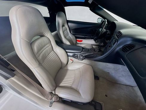 Used 2003 Chevrolet Corvette Coupe RWD image 25