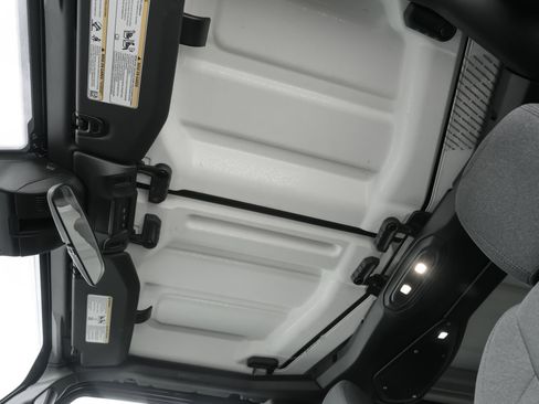 Used 2025 Jeep Wrangler Unlimited Sahara AWD/4WD image 21