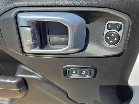 Used 2024 Jeep Wrangler Unlimited Rubicon AWD/4WD image 28