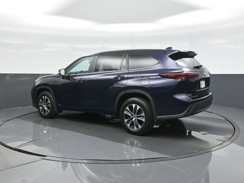 Certified 2024 Toyota Highlander XLE AWD/4WD image 5