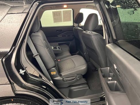 Used 2025 Nissan Pathfinder SV FWD image 34