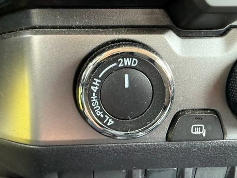 Used 2018 Toyota Tacoma SR5 AWD/4WD image 21