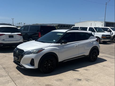 Used 2021 Nissan Kicks SR w/ SR Premium Package FWD image 5