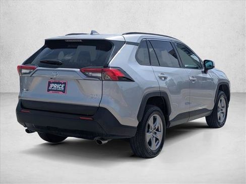 Used 2025 Toyota RAV4 XLE AWD/4WD image 5
