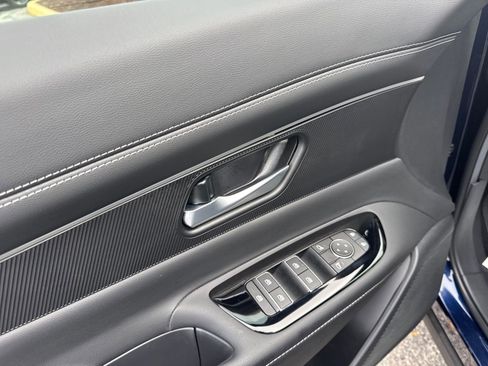 Certified 2025 Nissan Murano SV image 11