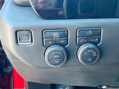 Used 2025 Chevrolet Silverado 1500 LT image 10