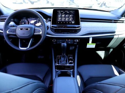 New 2026 Jeep Compass Latitude image 20