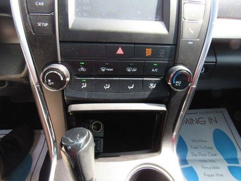 Used 2016 Toyota Camry SE w/ Moonroof Package image 21