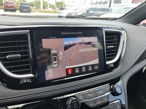 New 2026 Chrysler Pacifica Limited image 21