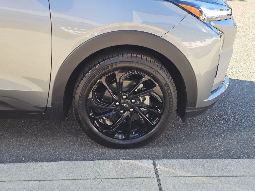 New 2027 Chevrolet Bolt RS w/ Technology Package FWD image 9