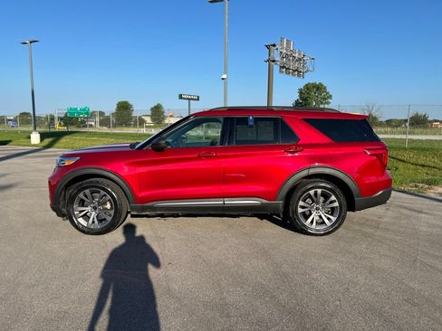 Certified 2021 Ford Explorer XLT w/ Equipment Group 202A AWD/4WD image 10