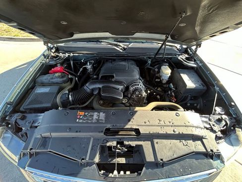 Used 2011 Chevrolet Avalanche LTZ AWD/4WD image 34
