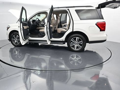 Used 2023 Ford Expedition XLT AWD/4WD image 40