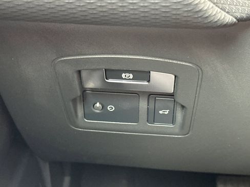 Used 2019 Land Rover Range Rover Velar S AWD/4WD image 37