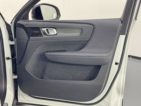 Used 2021 Volvo XC40 P8 Recharge w/ Advanced Package image 43